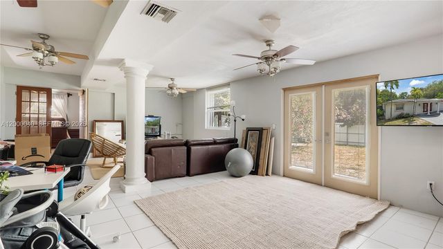 4020 SW 2nd St, Plantation, FL 33317
