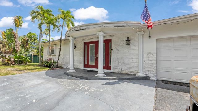 4020 SW 2nd St, Plantation, FL 33317