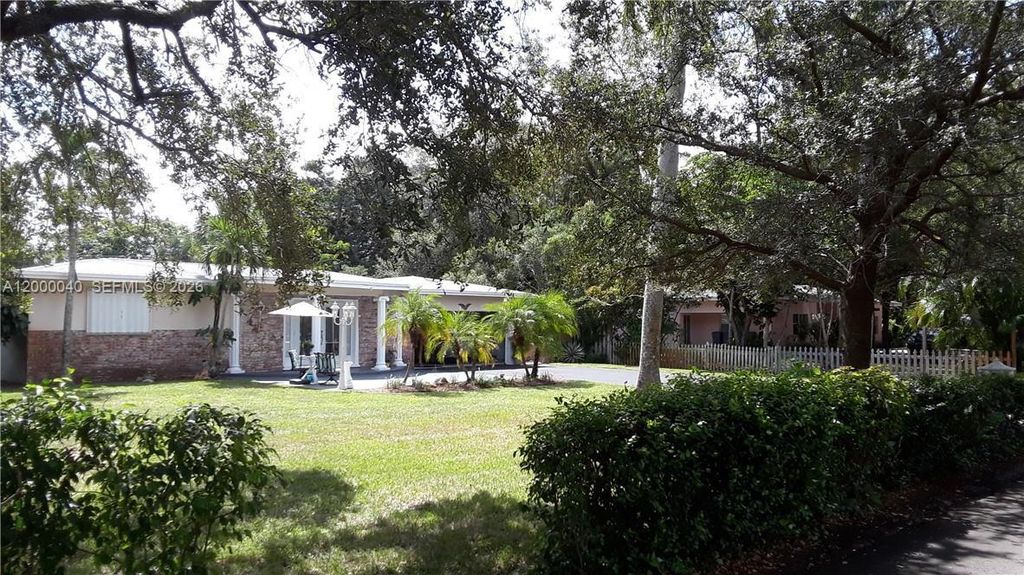 4020 SW 2nd St, Plantation, FL 33317