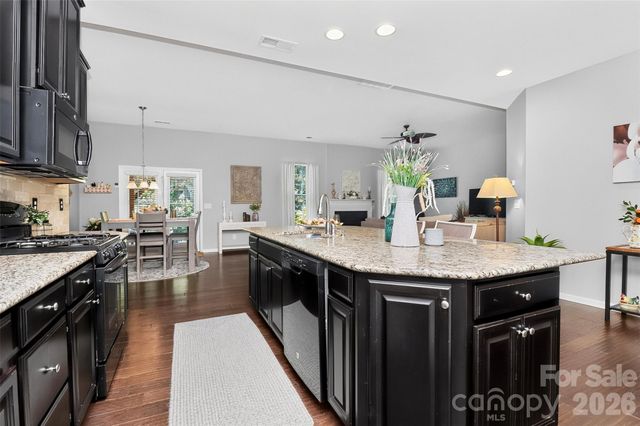 12823 Plumleaf Drive, Charlotte, NC 28213