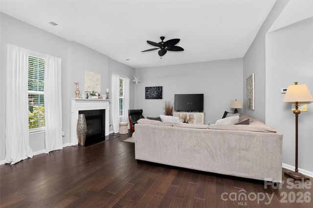 12823 Plumleaf Drive, Charlotte, NC 28213