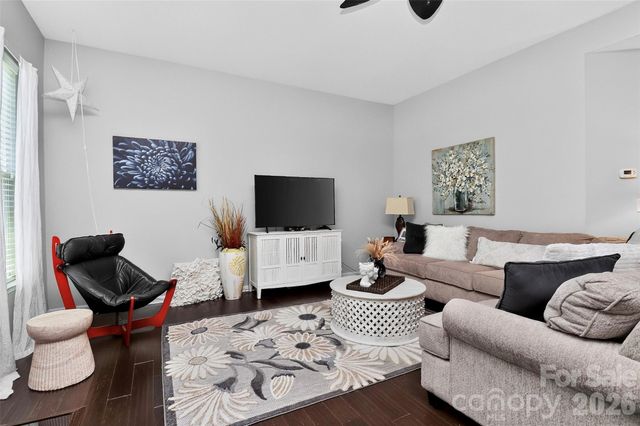 12823 Plumleaf Drive, Charlotte, NC 28213