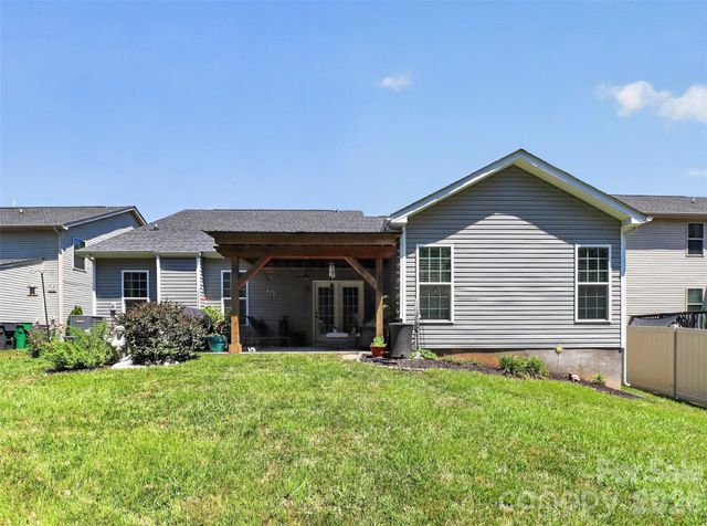 12823 Plumleaf Drive, Charlotte, NC 28213
