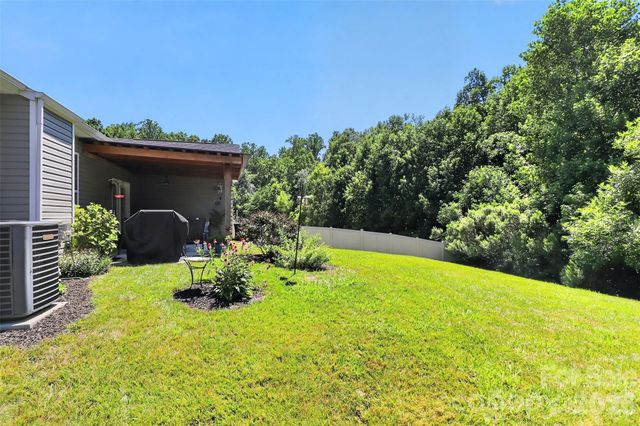 12823 Plumleaf Drive, Charlotte, NC 28213