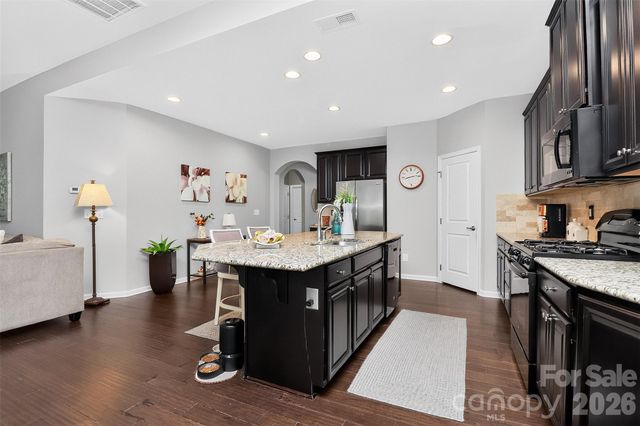 12823 Plumleaf Drive, Charlotte, NC 28213