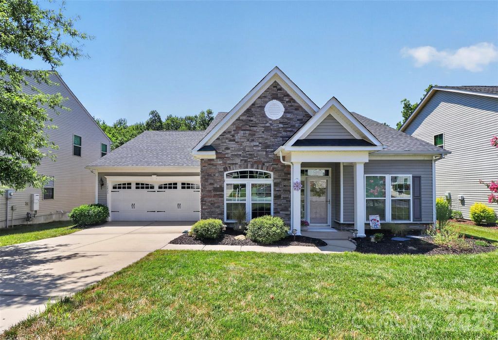 12823 Plumleaf Drive, Charlotte, NC 28213