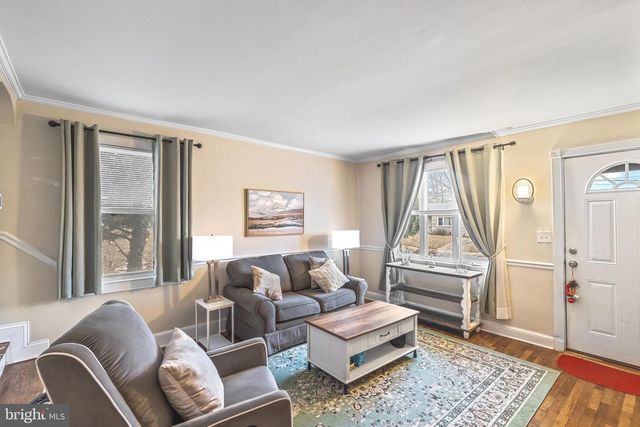 8362 OAKLEIGH RD, Parkville, MD 21234