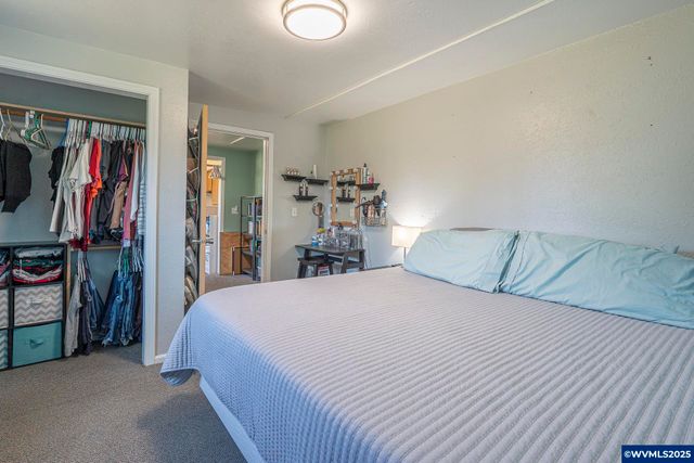 38014 River Dr, Lebanon, OR 97355