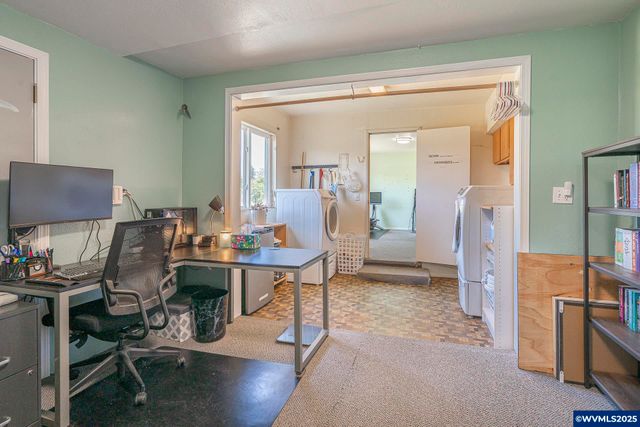 38014 River Dr, Lebanon, OR 97355
