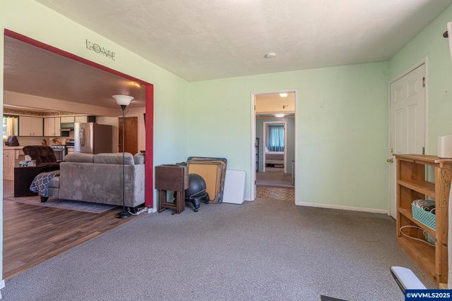 38014 River Dr, Lebanon, OR 97355