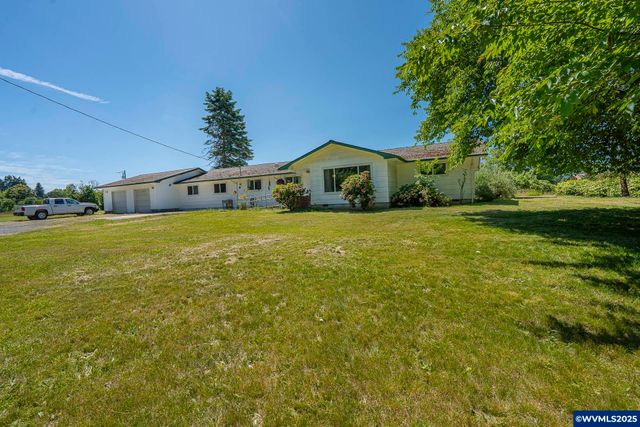 38014 River Dr, Lebanon, OR 97355
