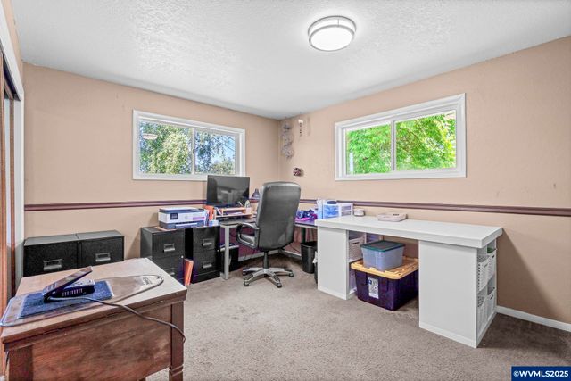 38014 River Dr, Lebanon, OR 97355