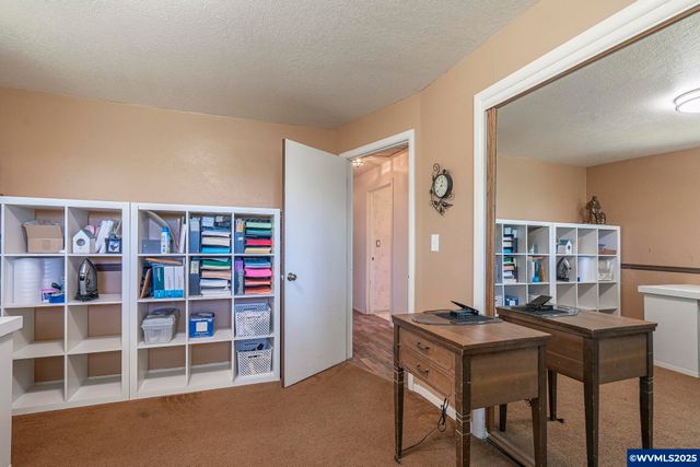 38014 River Dr, Lebanon, OR 97355