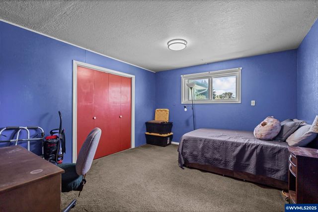 38014 River Dr, Lebanon, OR 97355