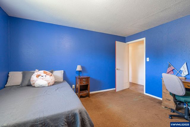 38014 River Dr, Lebanon, OR 97355