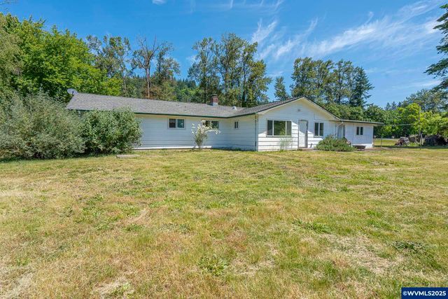 38014 River Dr, Lebanon, OR 97355