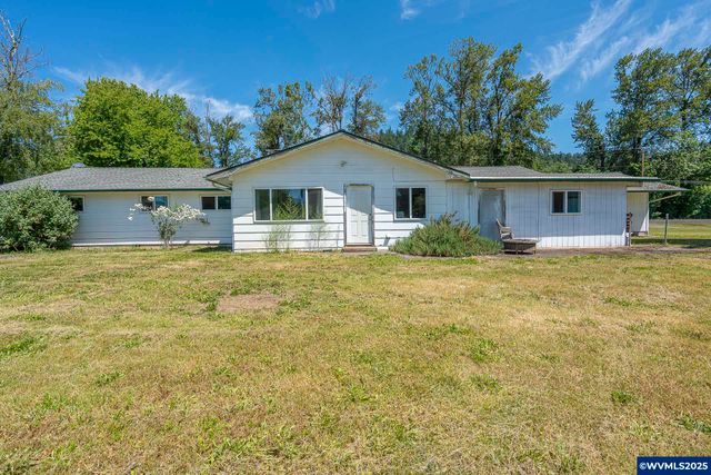 38014 River Dr, Lebanon, OR 97355