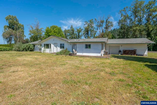 38014 River Dr, Lebanon, OR 97355