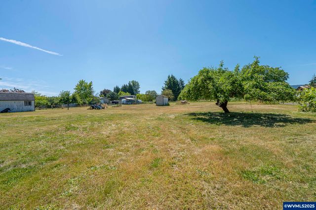 38014 River Dr, Lebanon, OR 97355
