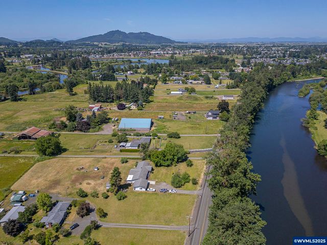 38014 River Dr, Lebanon, OR 97355