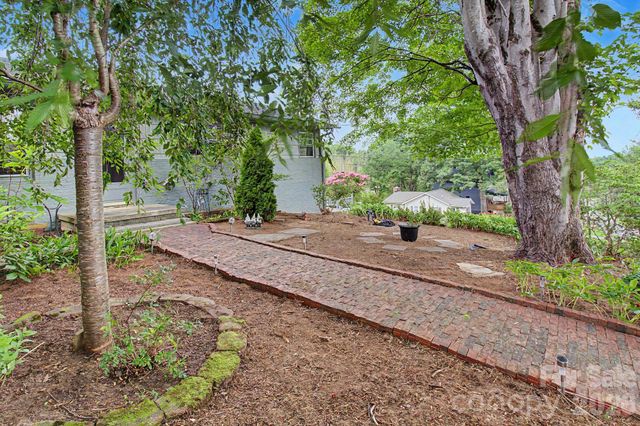 25 Wentworth Avenue, Asheville, NC 28803