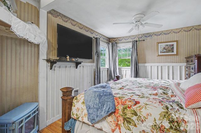 25 Wentworth Avenue, Asheville, NC 28803