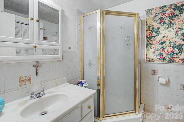 25 Wentworth Avenue, Asheville, NC 28803