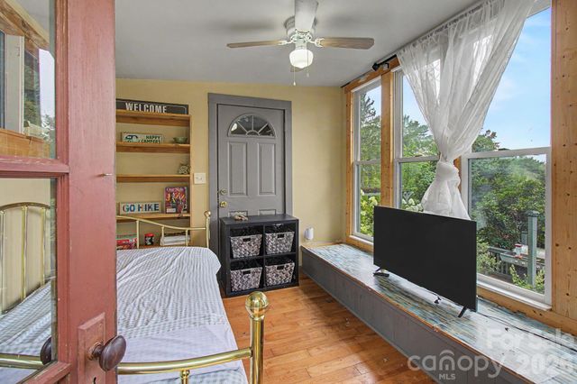 25 Wentworth Avenue, Asheville, NC 28803