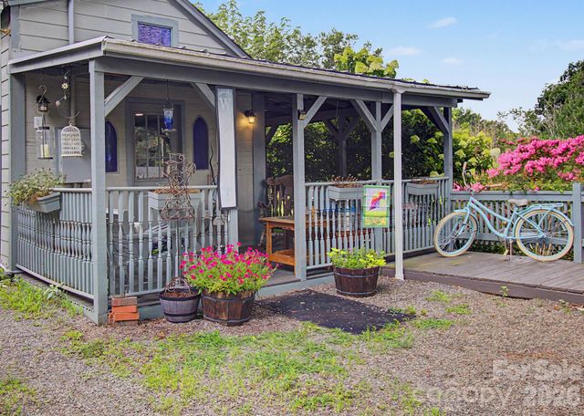 25 Wentworth Avenue, Asheville, NC 28803