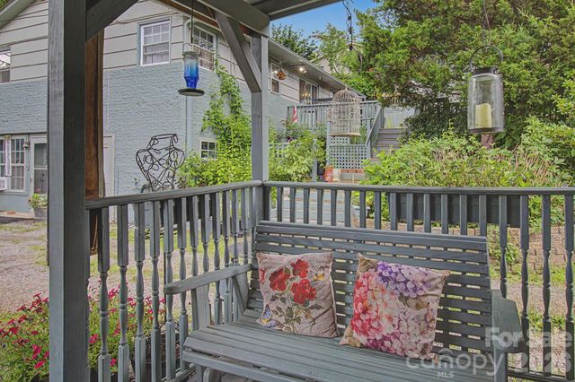 25 Wentworth Avenue, Asheville, NC 28803