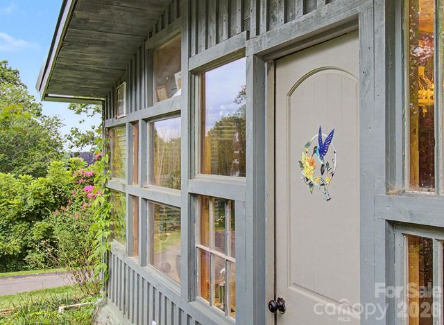 25 Wentworth Avenue, Asheville, NC 28803