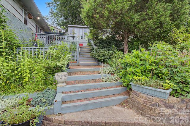 25 Wentworth Avenue, Asheville, NC 28803