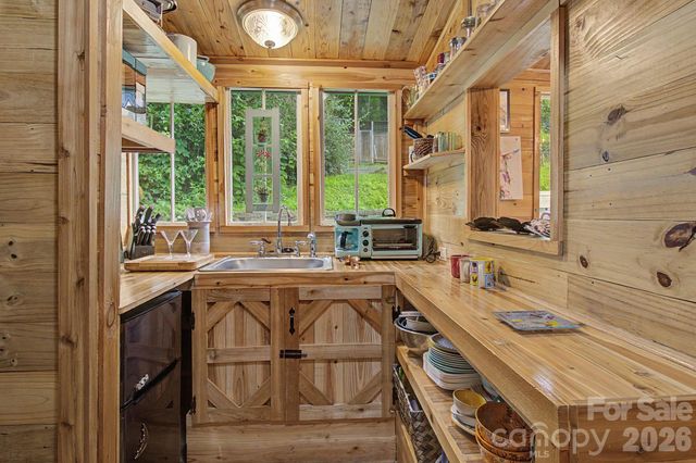 25 Wentworth Avenue, Asheville, NC 28803