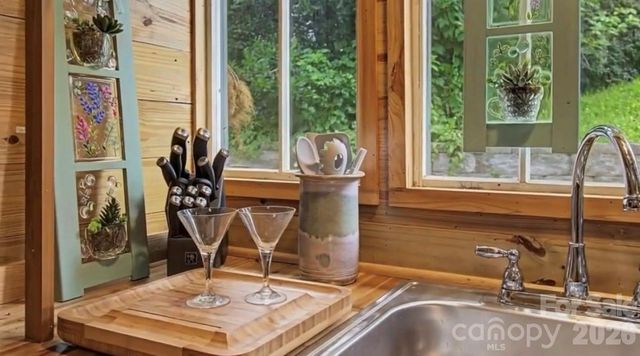 25 Wentworth Avenue, Asheville, NC 28803