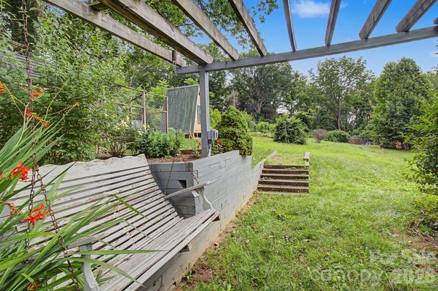25 Wentworth Avenue, Asheville, NC 28803
