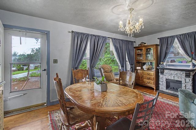 25 Wentworth Avenue, Asheville, NC 28803