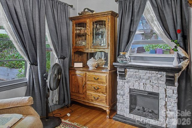 25 Wentworth Avenue, Asheville, NC 28803