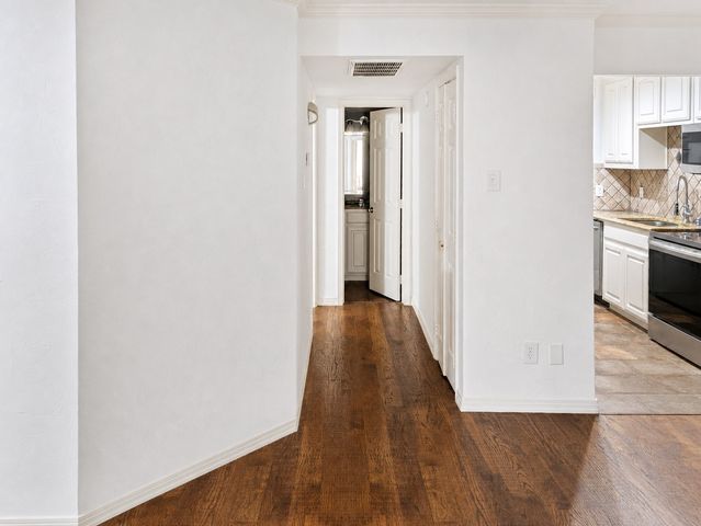 18333 Roehampton Drive 714, Dallas, TX 75252