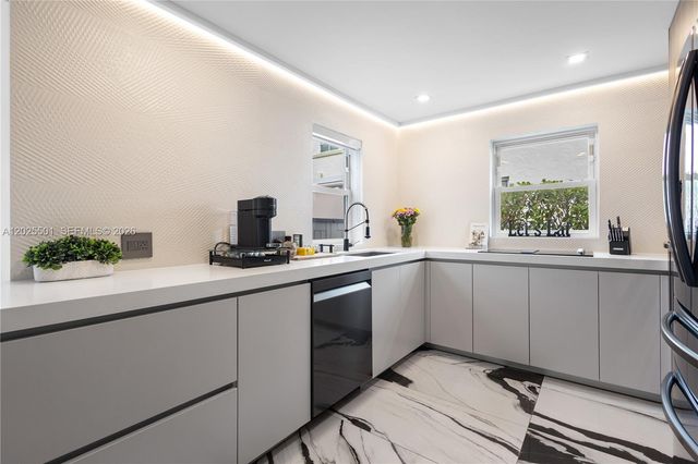 1544 Michigan Ave, Miami Beach, FL 33139