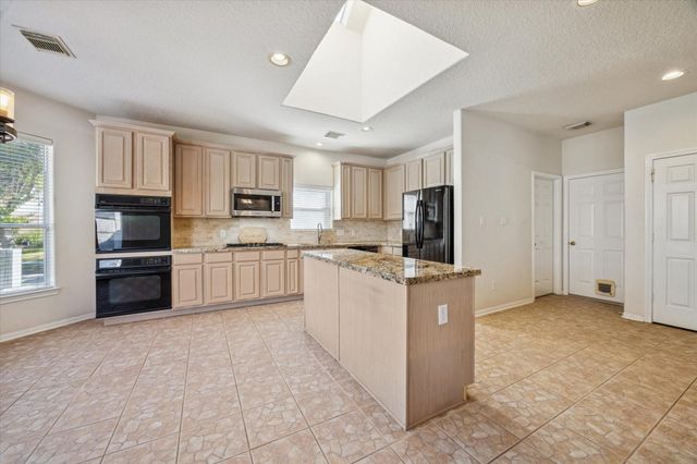 1301 Silver Maple Lane, Pearland, TX 77581