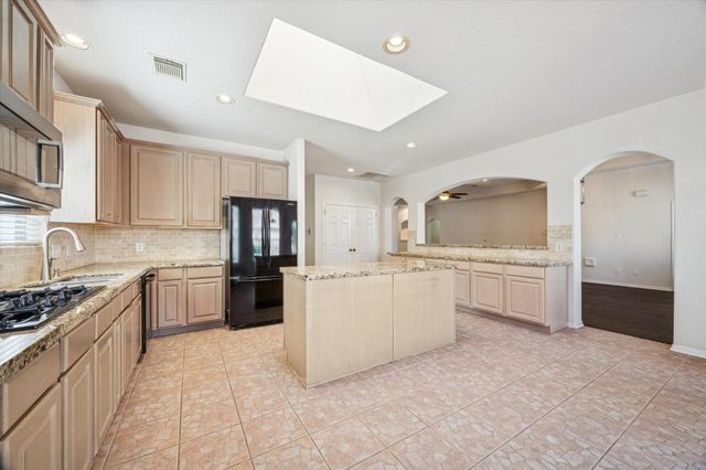 1301 Silver Maple Lane, Pearland, TX 77581