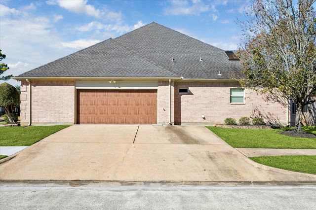 1301 Silver Maple Lane, Pearland, TX 77581