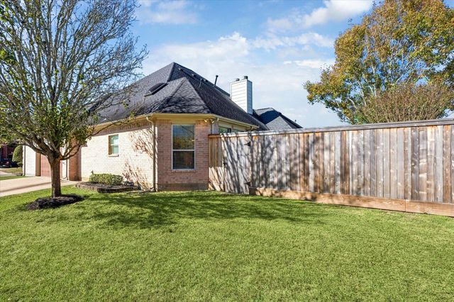 1301 Silver Maple Lane, Pearland, TX 77581