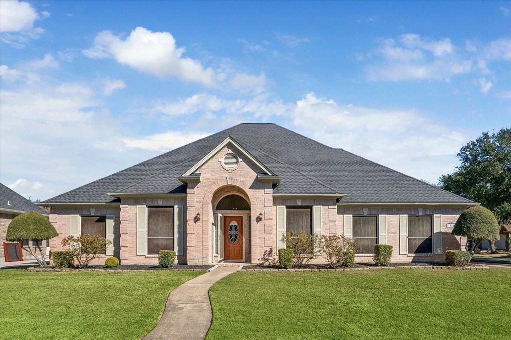 1301 Silver Maple Lane, Pearland, TX 77581