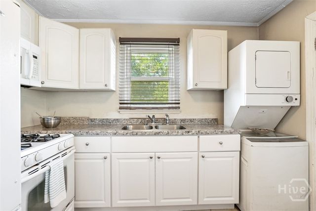 2221 E 57th Street, Savannah, GA 31404