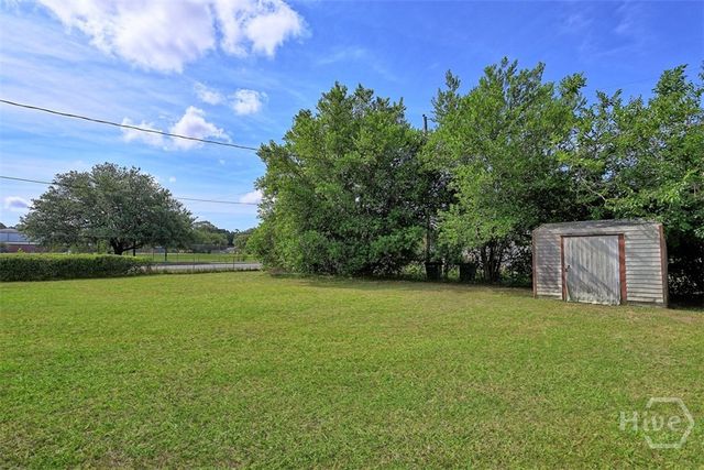 2221 E 57th Street, Savannah, GA 31404