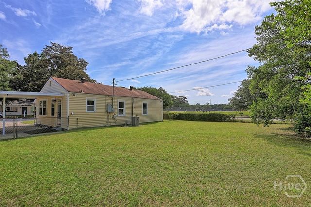2221 E 57th Street, Savannah, GA 31404