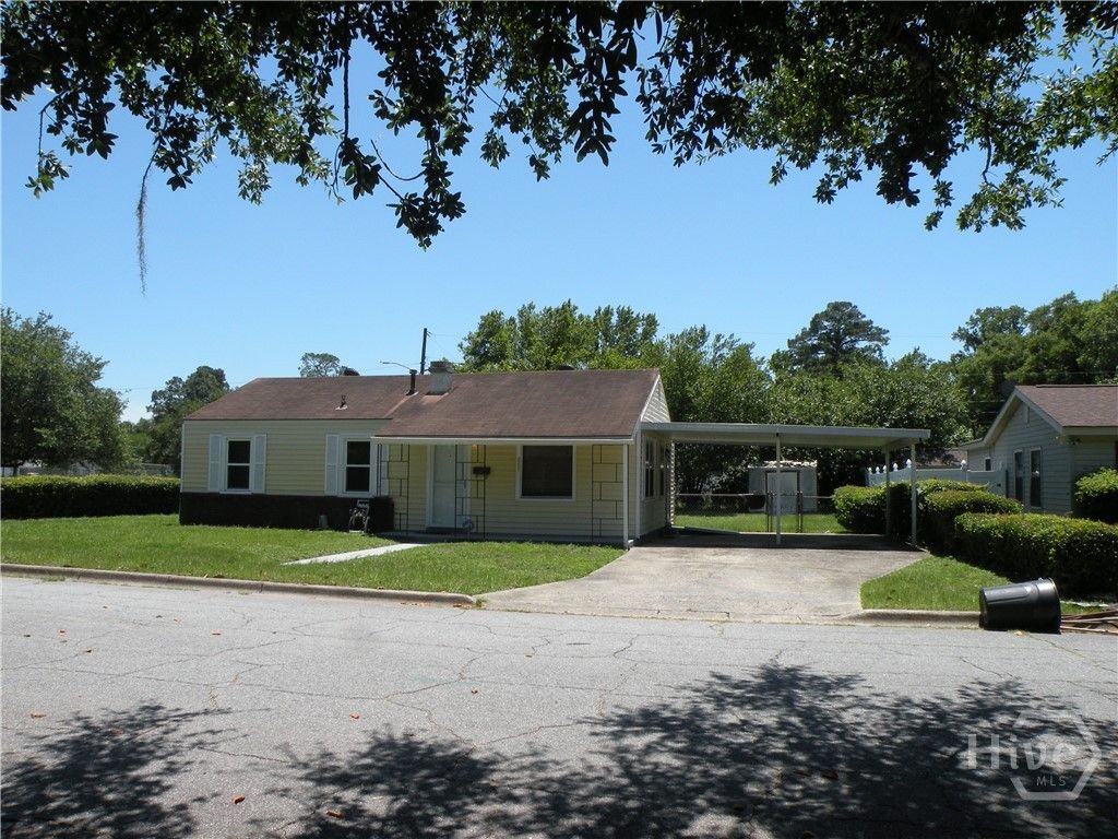 Image 2 of property listing at 2221 E 57th Street, Savannah, GA 31404