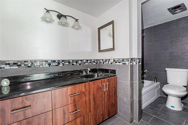 3301 Spanish Moss Terrace 406, Lauderhill, FL 33319