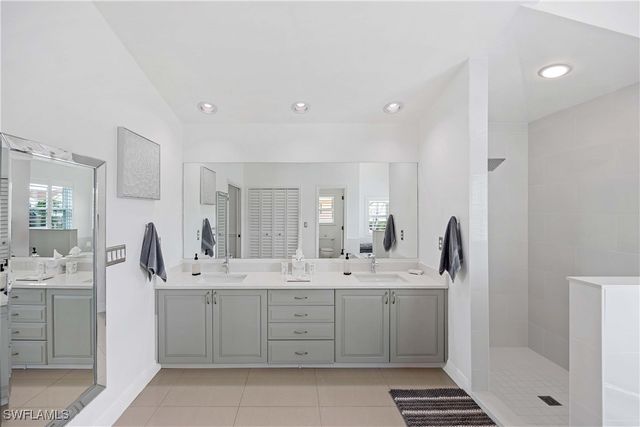 28801 Regis CT, Bonita Springs, FL 34134